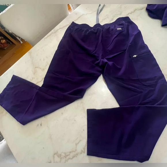 Figs Purple Scrub Set - Picture 6 of 9